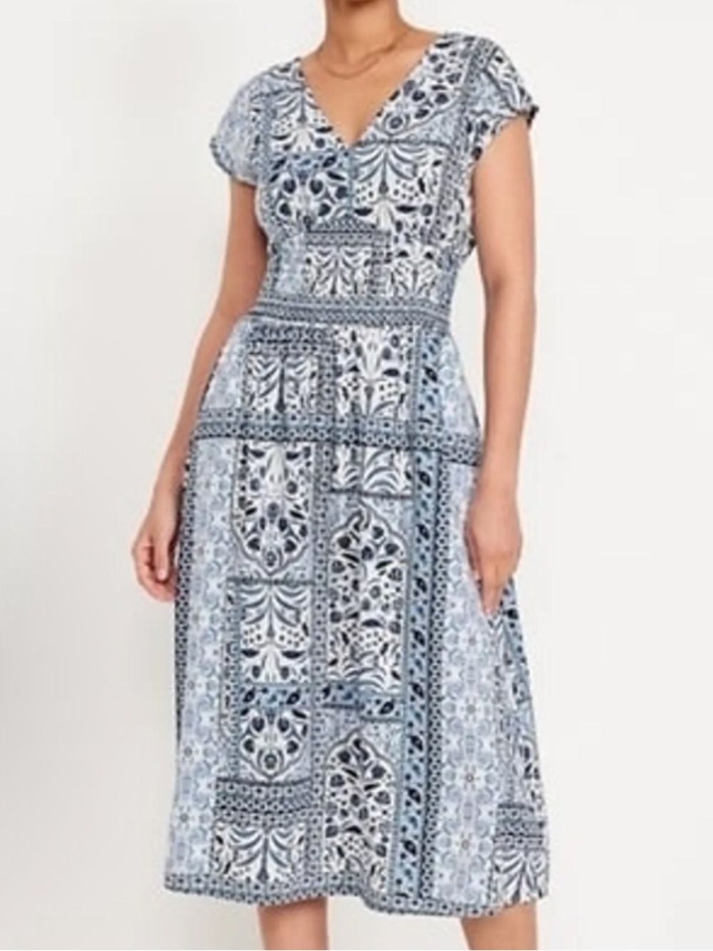 Old Navy Sz XL Dress Blue Paisley
V-Neck Smocked waist Midi Cottagecore Preppy